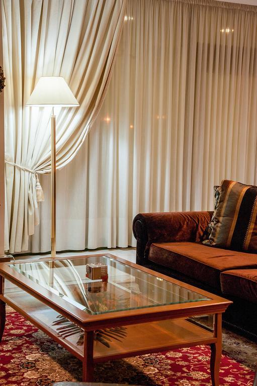 Fthia Hotel Lamía Екстериор снимка